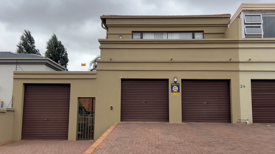 3 Bedroom Property for Sale in Langenhovenpark Free State